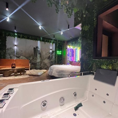 Jungle Au Centre De Marrakech Avec Jacuzzi ! Bed & Breakfast Marrakesh Ngoại thất bức ảnh