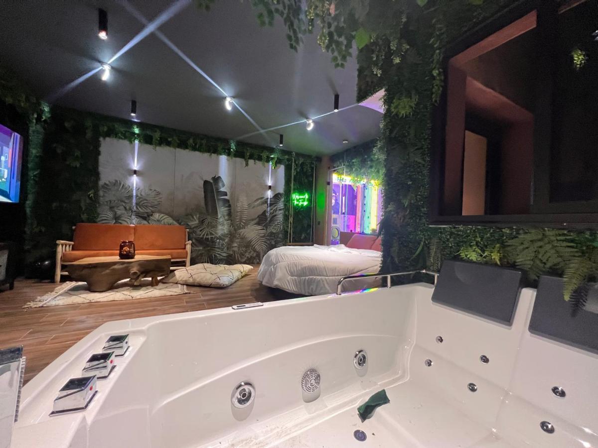 Jungle Au Centre De Marrakech Avec Jacuzzi ! Bed & Breakfast Marrakesh Ngoại thất bức ảnh